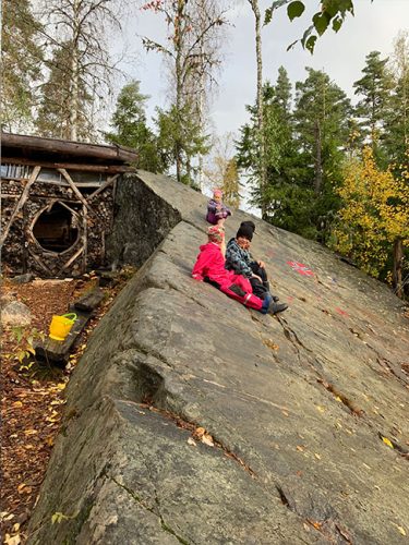 Ar Nordplus Junior atbalstu ir aizsākusies partnerība starp Latvijas un Norvēģijas pirmsskolām, lai veidotu pedagoģisku pamatu brīvdabas pedagoģija kombinācijai ar Montesori pedagoģijas metodēm ikdienas rutīnā.